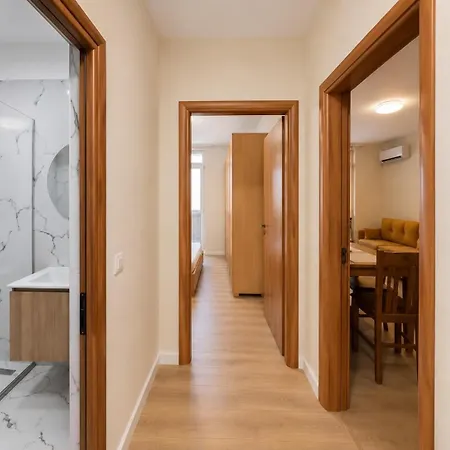 Apartment Bazaar *